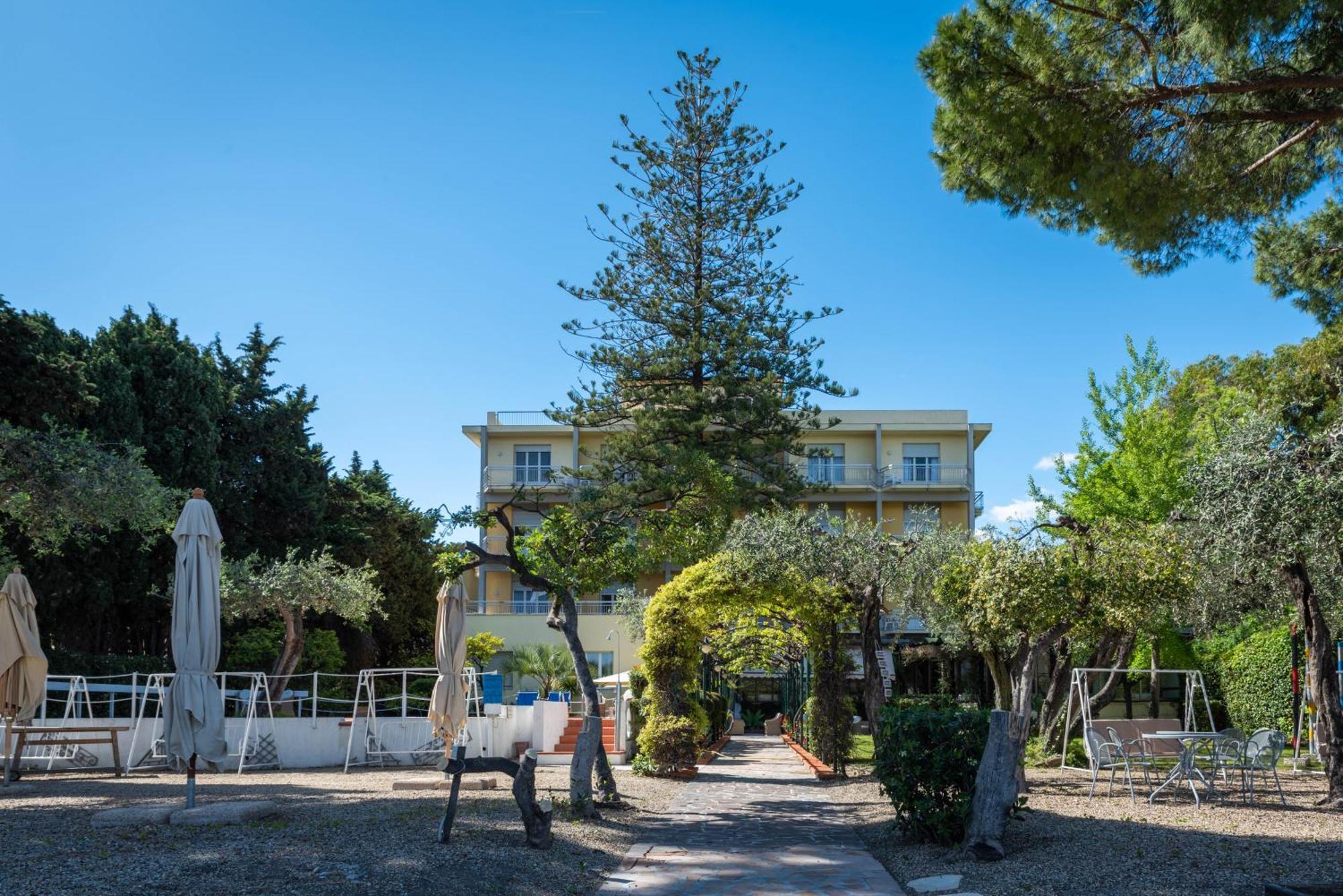 Hotel Eden Park Diano Marina Exterior photo