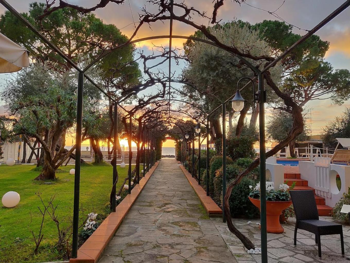 Hotel Eden Park Diano Marina Exterior photo