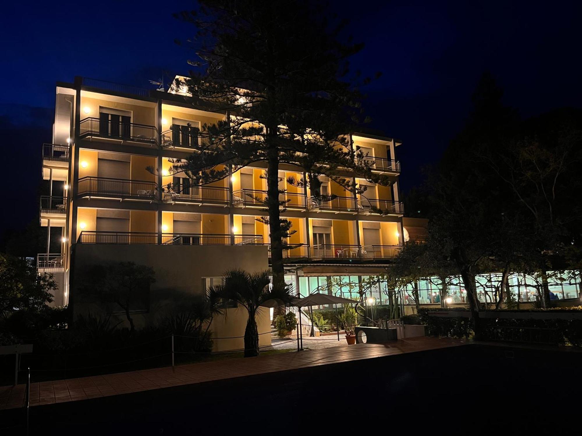 Hotel Eden Park Diano Marina Exterior photo